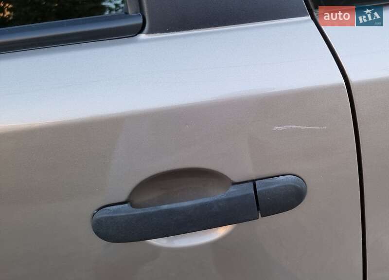 Хэтчбек Nissan Note 2006 в Черновцах