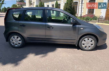Хэтчбек Nissan Note 2012 в 