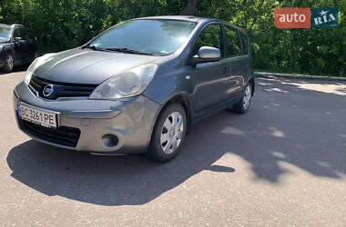 Хэтчбек Nissan Note 2012 в 