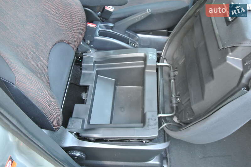 Хэтчбек Nissan Note 2009 в Черновцах