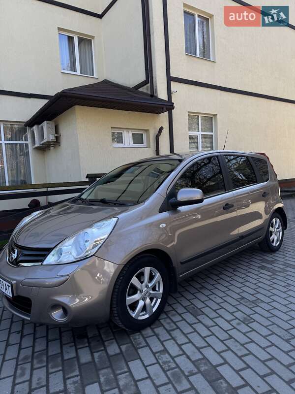 Хетчбек Nissan Note 2011 в Чернівцях