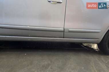 Хэтчбек Nissan Note 2006 в Вараше
