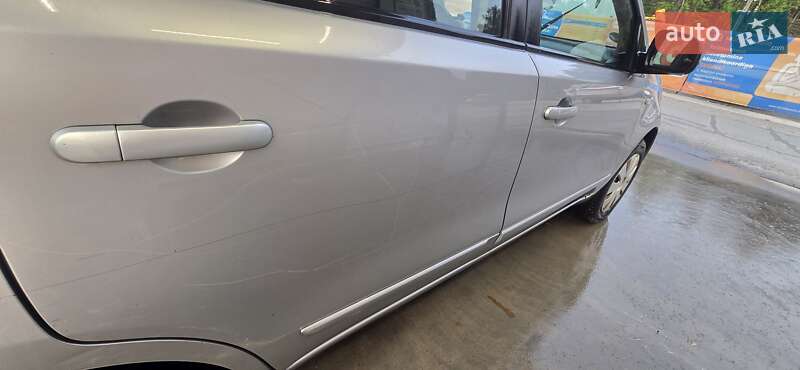 Хетчбек Nissan Note 2006 в Вараші