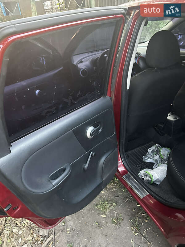Хэтчбек Nissan Note 2011 в Краматорске