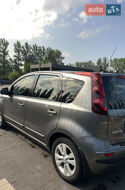 Хетчбек Nissan Note 2010 в 