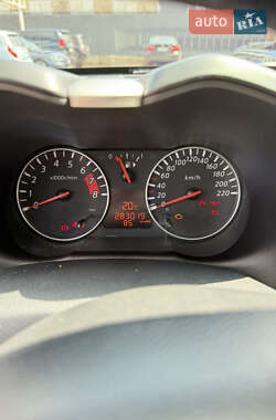 Хэтчбек Nissan Note 2011 в 