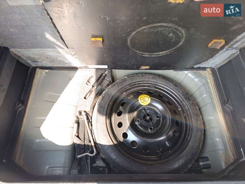 Хэтчбек Nissan Note 2006 в Львове