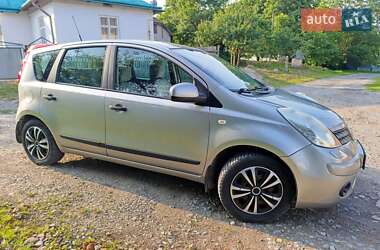 Хэтчбек Nissan Note 2008 в 