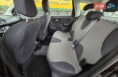 Хэтчбек Nissan Note 2010 в 