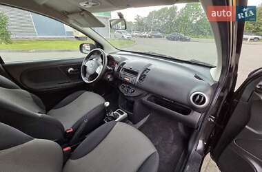 Хэтчбек Nissan Note 2010 в 
