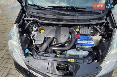 Хэтчбек Nissan Note 2010 в 