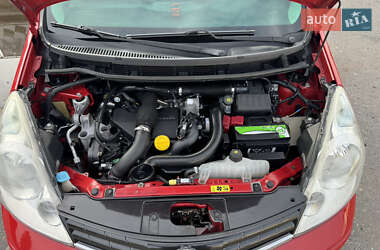Хэтчбек Nissan Note 2010 в 
