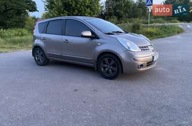 Хэтчбек Nissan Note 2007 в Обухове