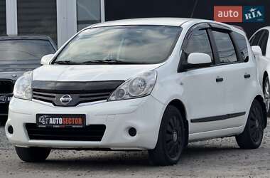Хэтчбек Nissan Note 2012 в 