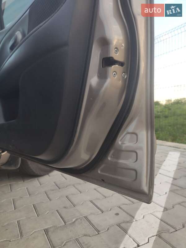 Хэтчбек Nissan Note 2006 в Виноградове