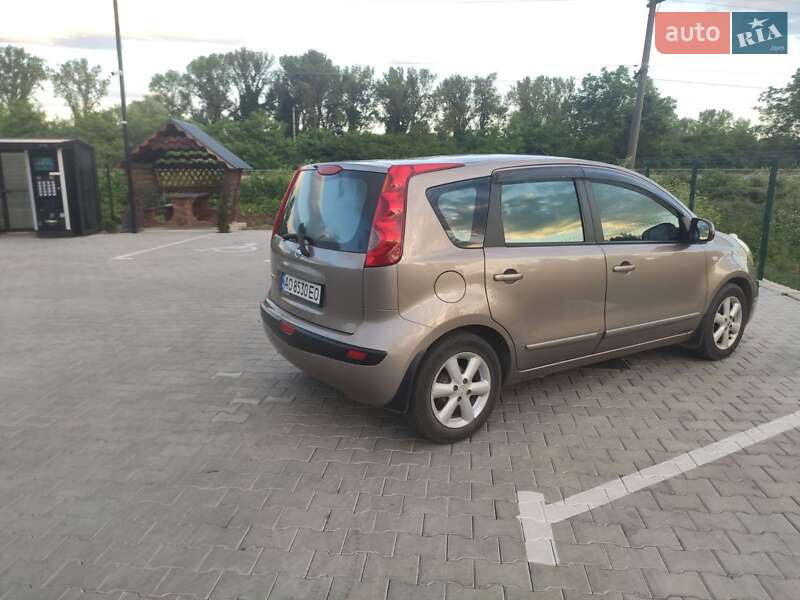 Хэтчбек Nissan Note 2006 в Виноградове