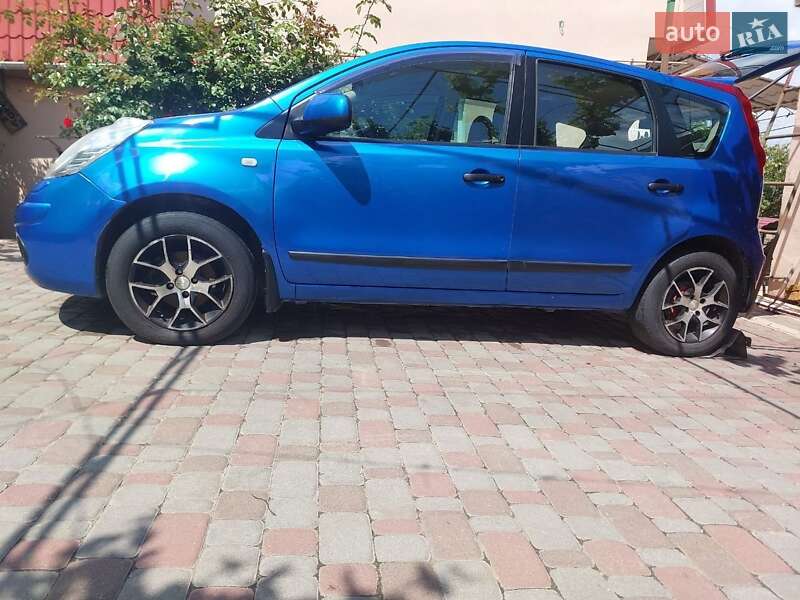 Хэтчбек Nissan Note 2007 в 