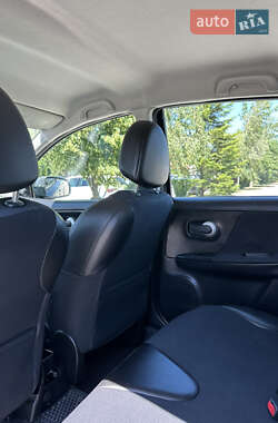 Хэтчбек Nissan Note 2012 в 
