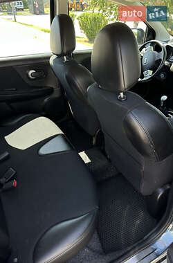 Хэтчбек Nissan Note 2012 в 