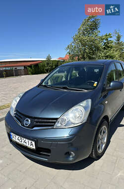 Хэтчбек Nissan Note 2012 в 