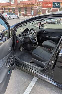 Хэтчбек Nissan Note 2012 в 