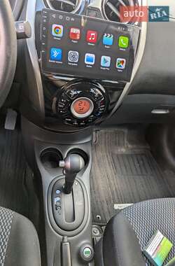 Хэтчбек Nissan Note 2012 в 