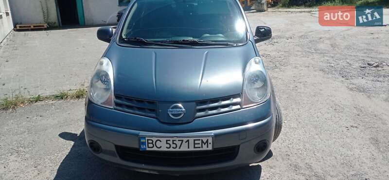 Хэтчбек Nissan Note 2007 в 