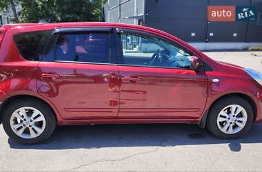 Хэтчбек Nissan Note 2012 в 