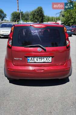Хэтчбек Nissan Note 2012 в 