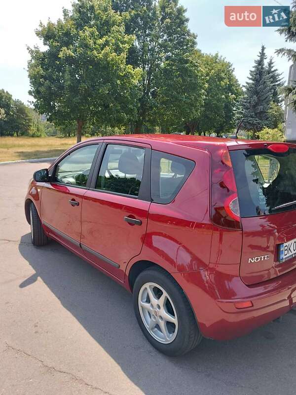 Хэтчбек Nissan Note 2012 в Ровно