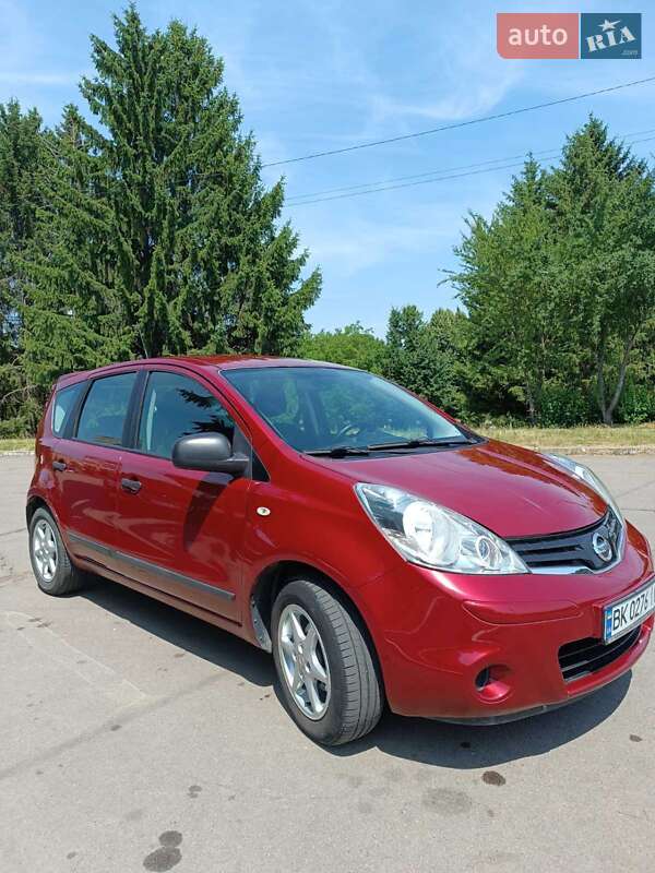 Хэтчбек Nissan Note 2012 в Ровно