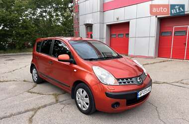 Хэтчбек Nissan Note 2006 в 