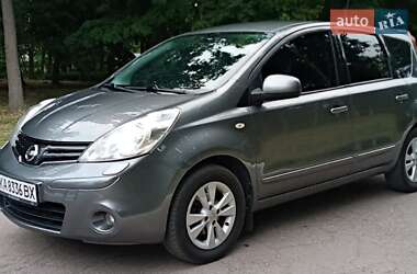 Хэтчбек Nissan Note 2011 в 