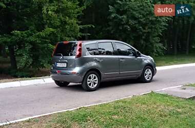 Хэтчбек Nissan Note 2011 в 
