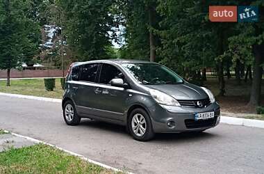 Хэтчбек Nissan Note 2011 в 