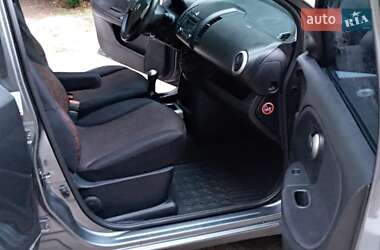 Хэтчбек Nissan Note 2011 в 