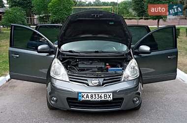 Хэтчбек Nissan Note 2011 в 