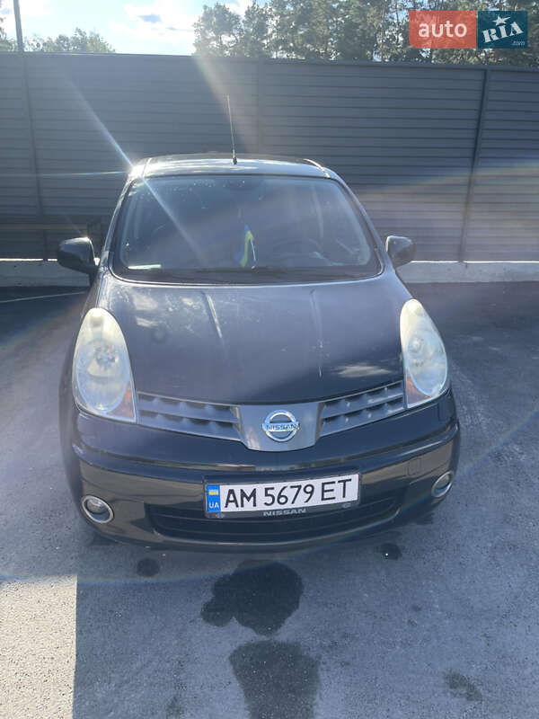 Хэтчбек Nissan Note 2007 в 