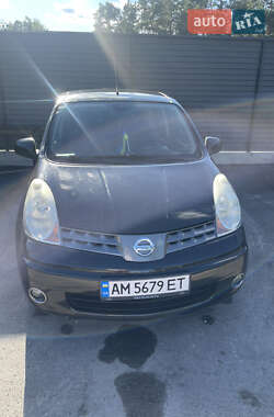Хэтчбек Nissan Note 2007 в 