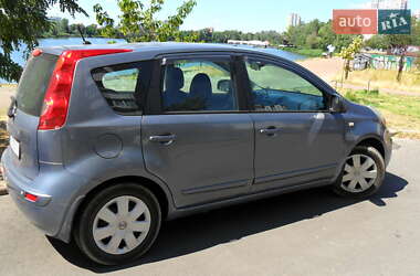 Хэтчбек Nissan Note 2007 в 