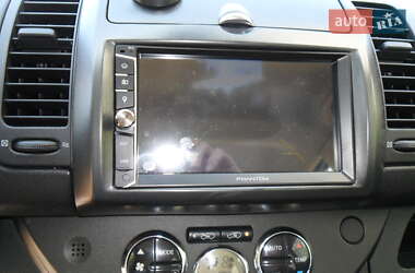 Хэтчбек Nissan Note 2007 в 