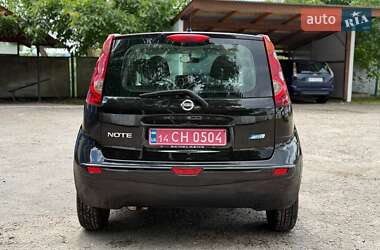 Хэтчбек Nissan Note 2010 в 