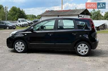 Хэтчбек Nissan Note 2010 в 