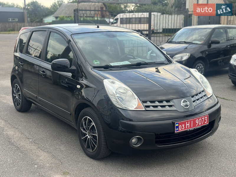 Хэтчбек Nissan Note 2006 в 
