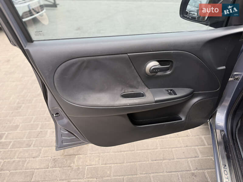 Хэтчбек Nissan Note 2008 в Киеве
