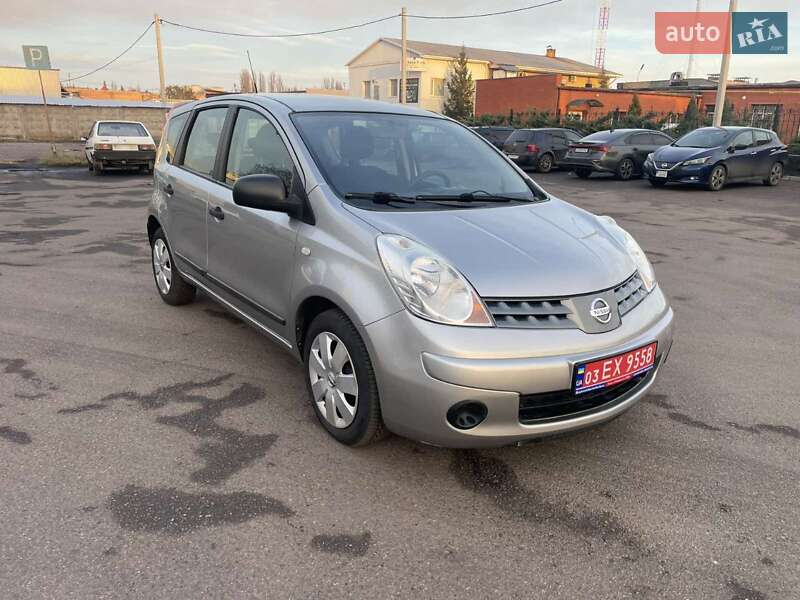 Хэтчбек Nissan Note 2007 в 