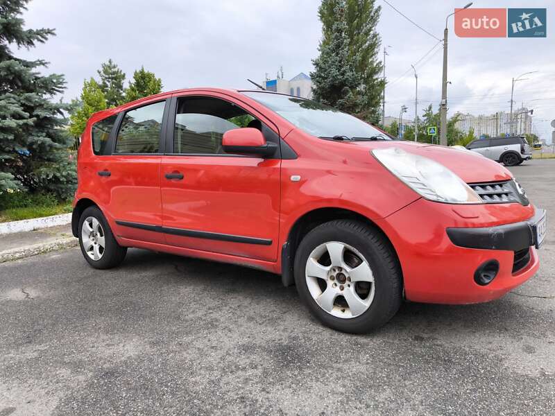 Хэтчбек Nissan Note 2006 в Киеве