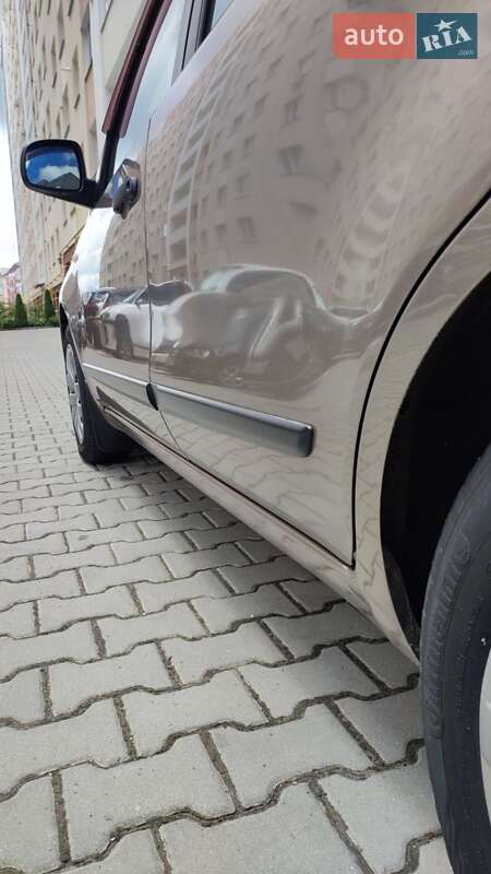 Хэтчбек Nissan Note 2012 в Хмельницком