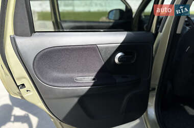 Хэтчбек Nissan Note 2009 в 