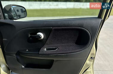 Хэтчбек Nissan Note 2009 в 